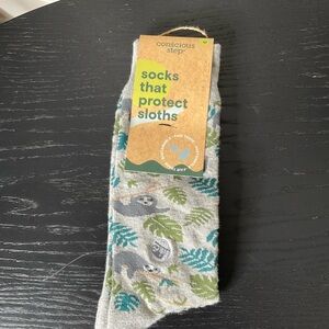 NWT Conscious Step Socks That Protect Sloths, size Medium, Unisex